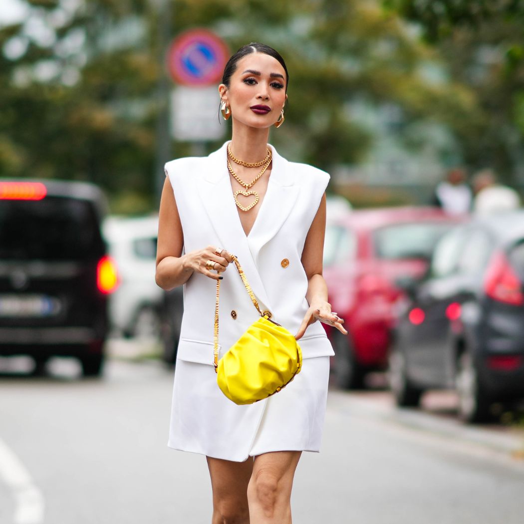 Do czego pasuje sukienka marynarka? Zobacz, jak stworzyć modne stylizacje na wiosnę 2024 z tym hitowym modelem